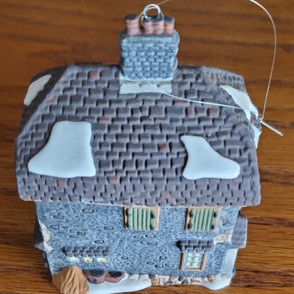 Dept 56 Sir John Falstaff Inn Ornament Collectors Edition 1995 - Picture 3 of 7